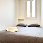 New Deco Apt With 2 Bdrs 1 Mn To Metro Voltaire