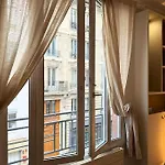 New Deco Apt With 2 Bdrs 1 Mn To Metro Voltaire