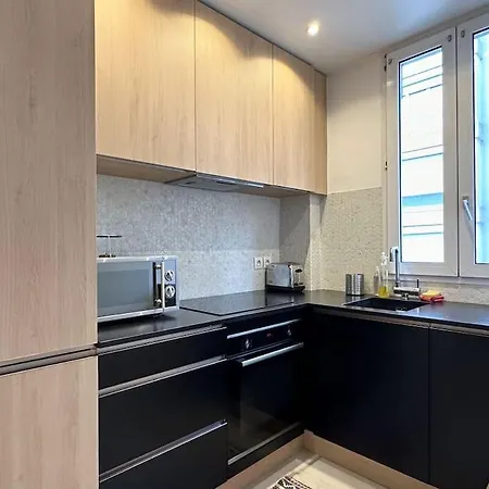 New Deco Apt With 2 Bdrs 1 Mn To Metro Voltaire Paris