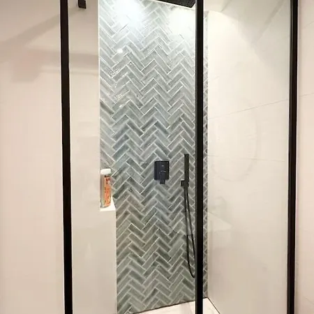 New Deco Apt With 2 Bdrs 1 Mn To Metro Voltaire Appartamento