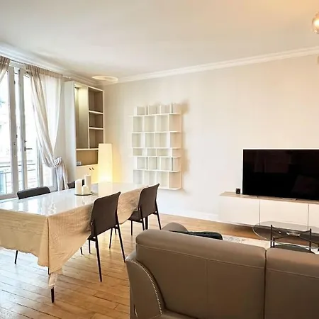 New Deco Apt With 2 Bdrs 1 Mn To Metro Voltaire Paris