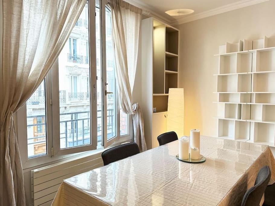 New Deco Apt With 2 Bdrs 1 Mn To Metro Voltaire Apartment *