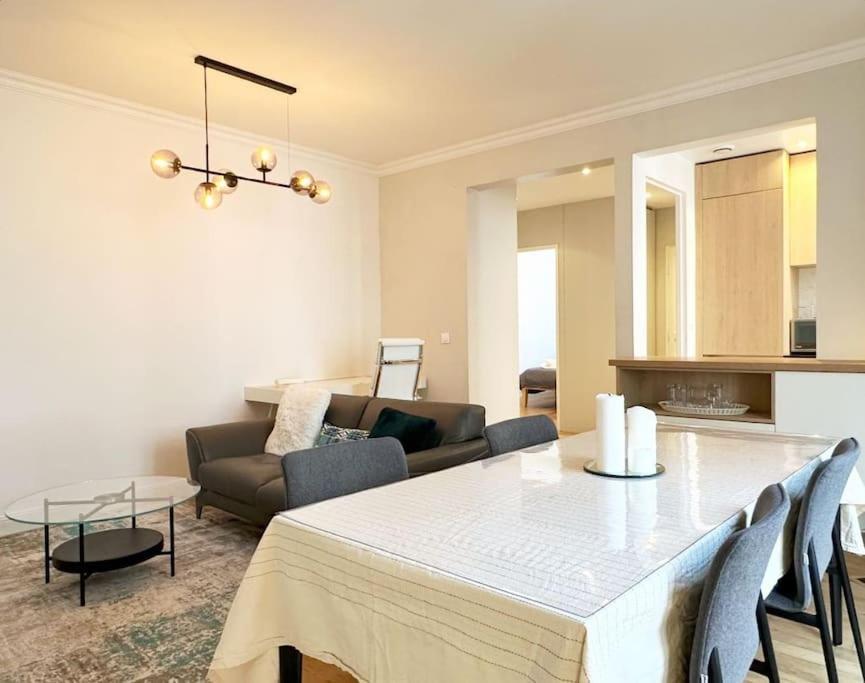 New Deco Apt With 2 Bdrs 1 Mn To Metro Voltaire Apartment *