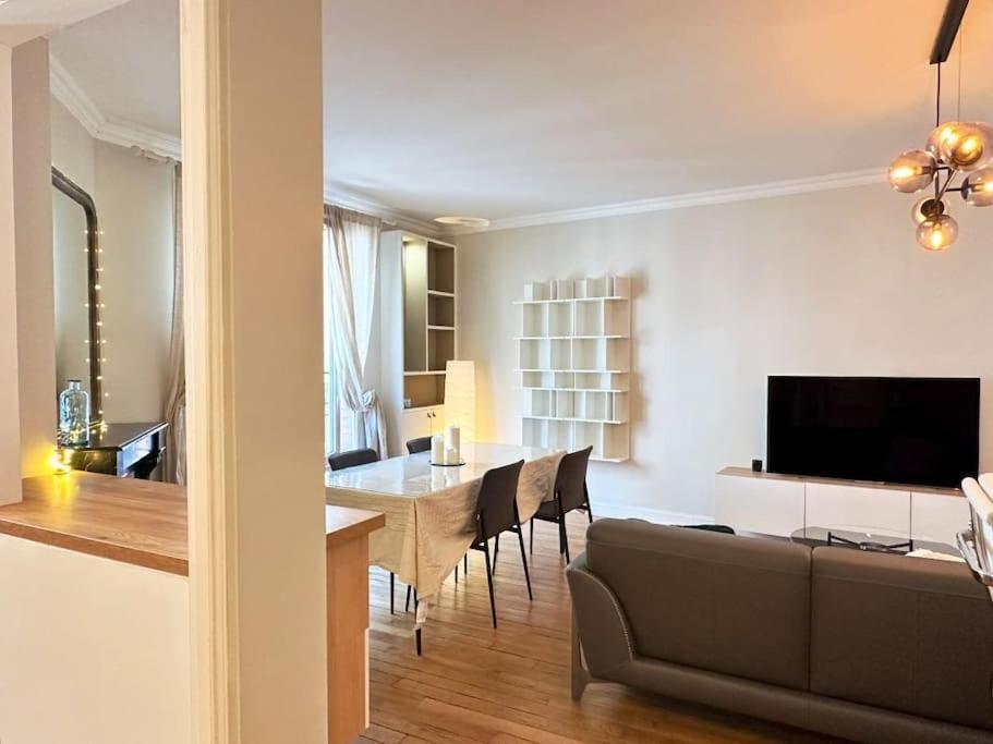 New Deco Apt With 2 Bdrs 1 Mn To Metro Voltaire * Paris