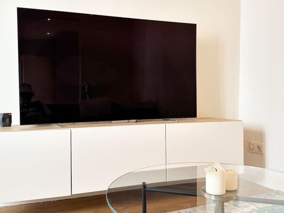 New Deco Apt With 2 Bdrs 1 Mn To Metro Voltaire Apartment *
