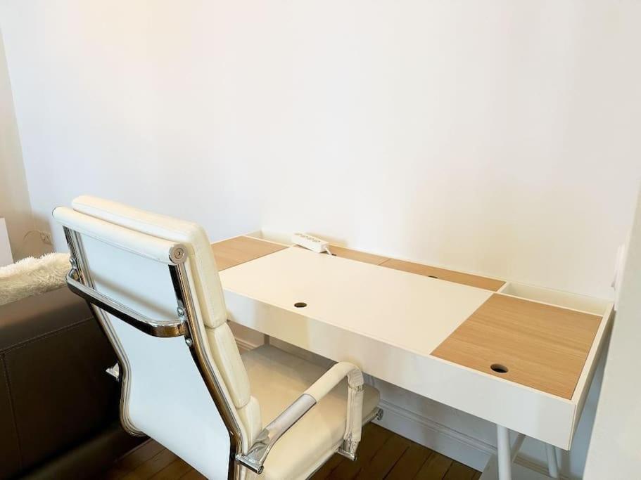 New Deco Apt With 2 Bdrs 1 Mn To Metro Voltaire * Paris