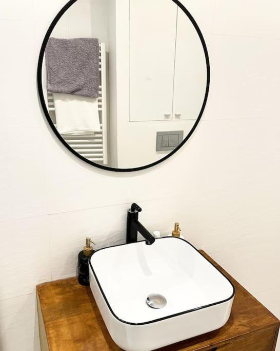 New Deco Apt With 2 Bdrs 1 Mn To Metro Voltaire Apartment Paris