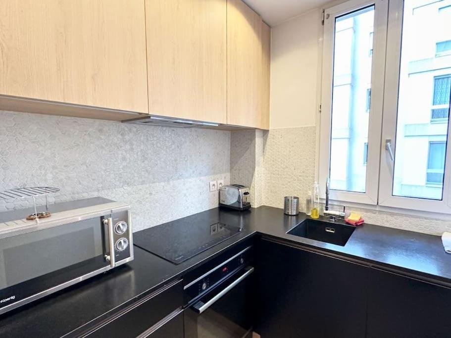 New Deco Apt With 2 Bdrs 1 Mn To Metro Voltaire * Paris